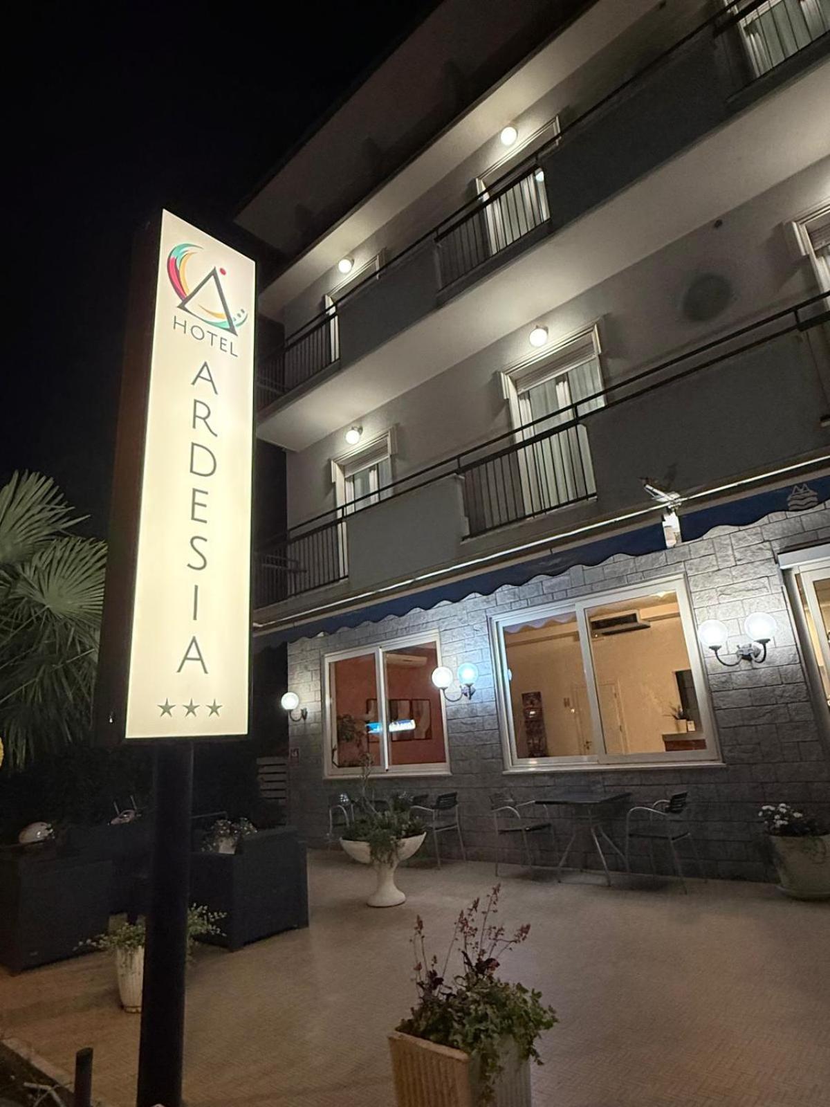 Hotel Ardesia ริมินี ภายนอก รูปภาพ
